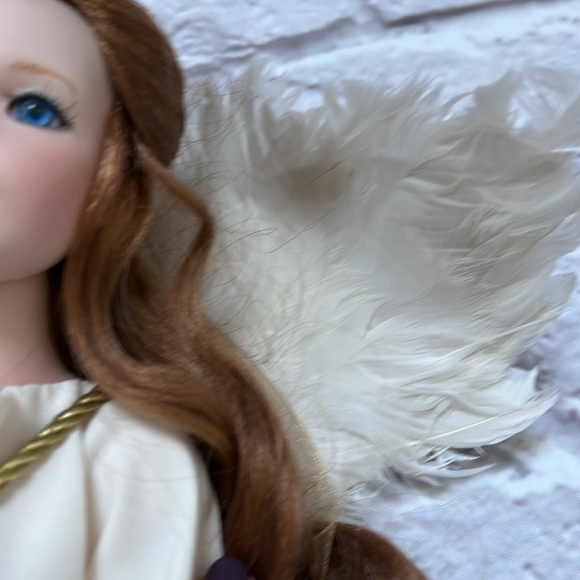 Vintage porcelain angel doll with feather wings - Picture 8 of 11